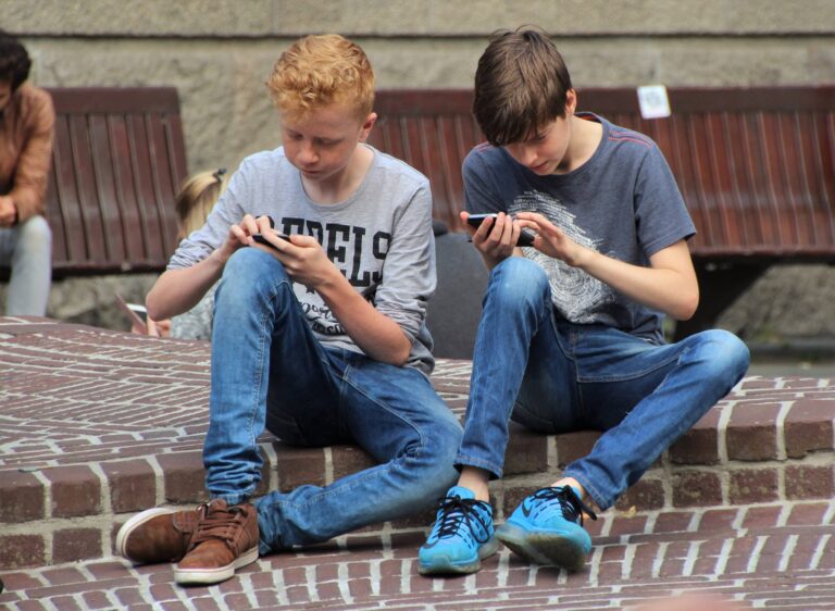 Children with smartphones. Creative Commons CC0. Photo by form PxHere